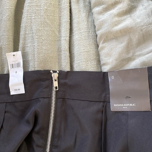 Black Banana Republic skirt, perfect for work/office etc - Picture 3 of 6